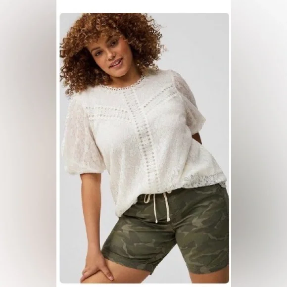 Torrid- Lace Puff Short Sleeve Blouse- off white 1X - Picture 3 of 4